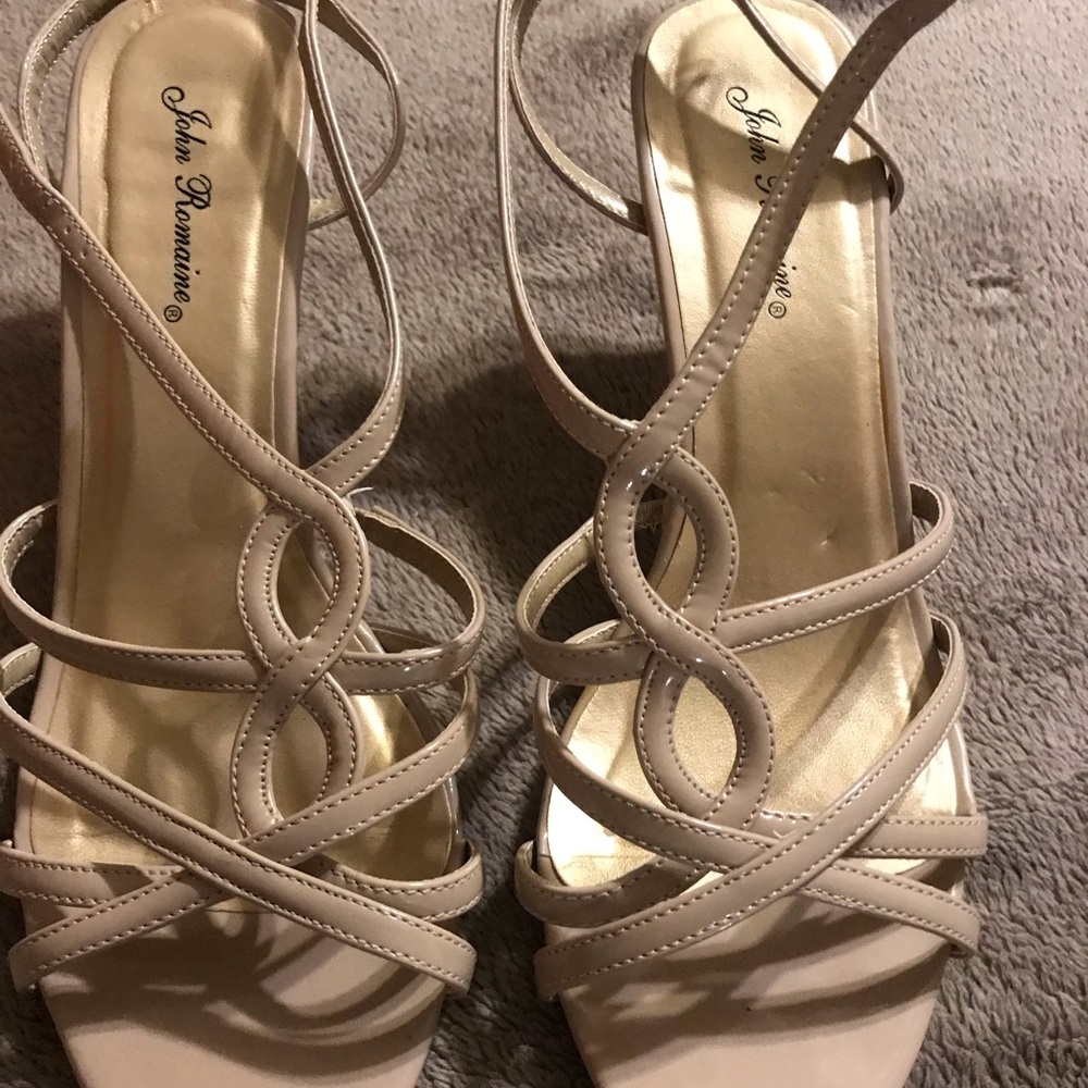 John Romaine Strappy Sandals Sz 9M VGUC ❤️❤️